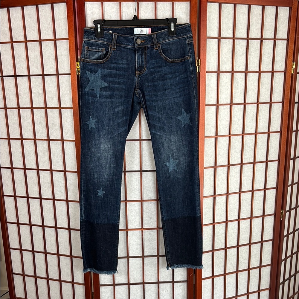 Cabi Cropped Slim Boyfriend Star Patterned Jeans Great for 4th of July!